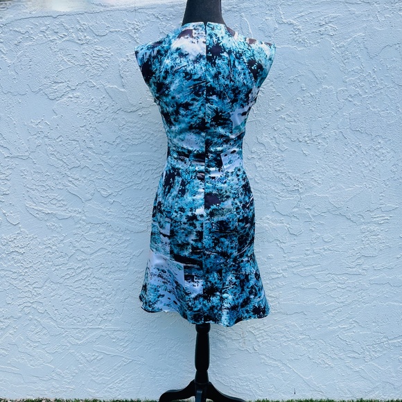 YIGAL AZROUEL NYC USA-MADE "4" DRESS Blues & Black Abstract Cap sleeve Flare hem - Picture 5 of 6